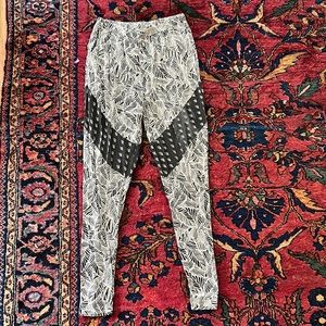 RVCA  zebra Patterned pants/leggings